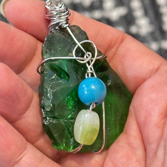 Green Glass and beads Wire-Wrapped Pendant Handmade Jewelry brut Art 4174-4170 B - Picture 4 of 11